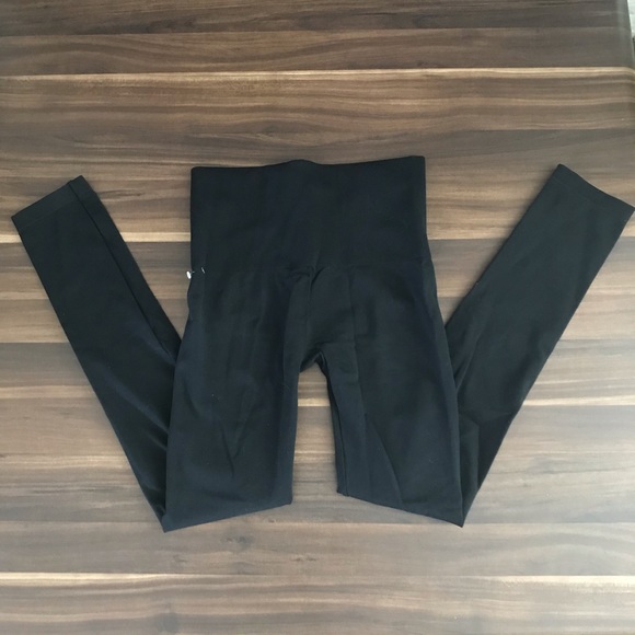 New Spanx Takes Off Shaping Leggings Black - Picture 2 of 4